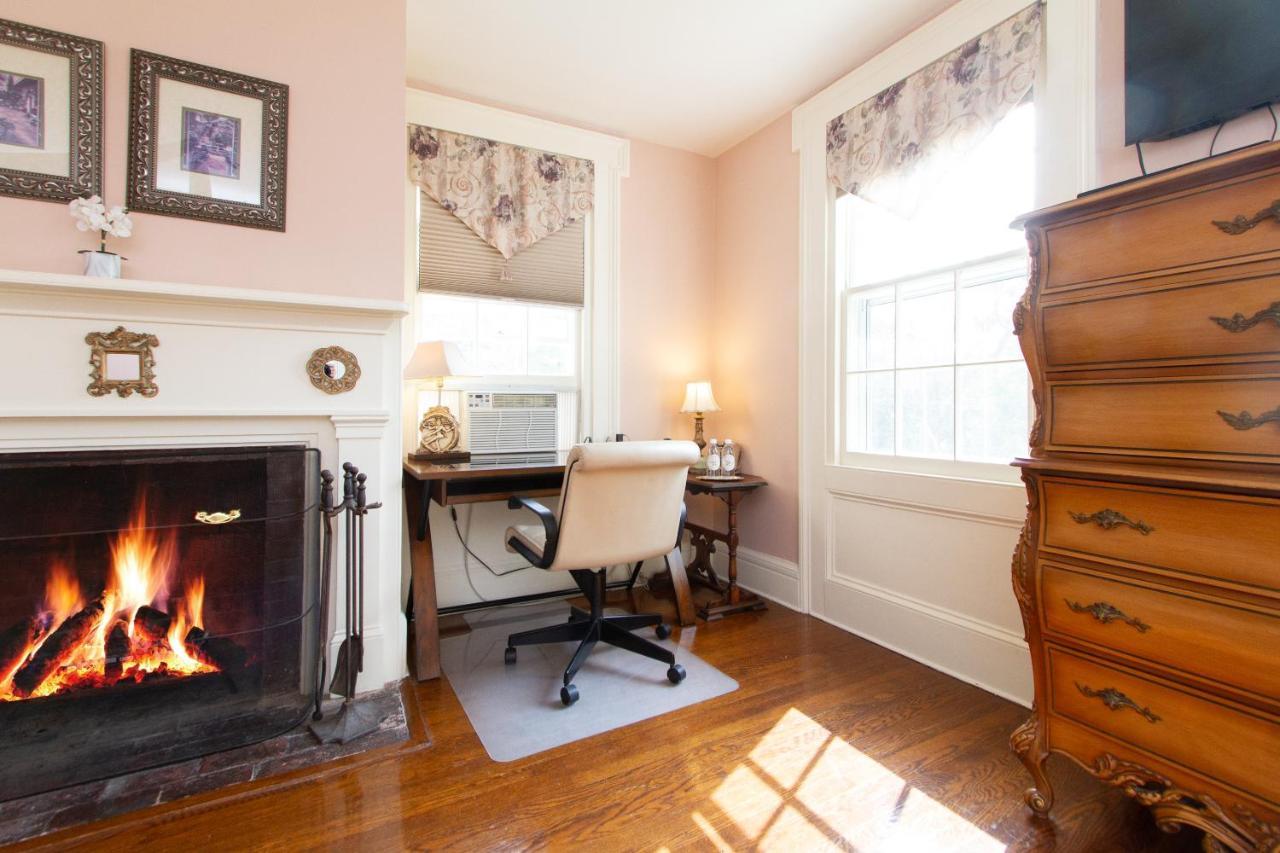 The Harbor Rose Bed & Breakfast Cold Spring Harbor Exterior photo